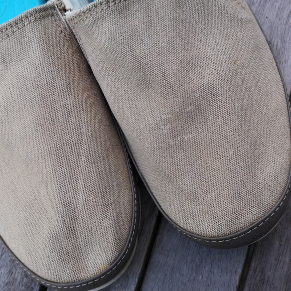 Women's canvas Crocs slip ons - Picture 9 of 10